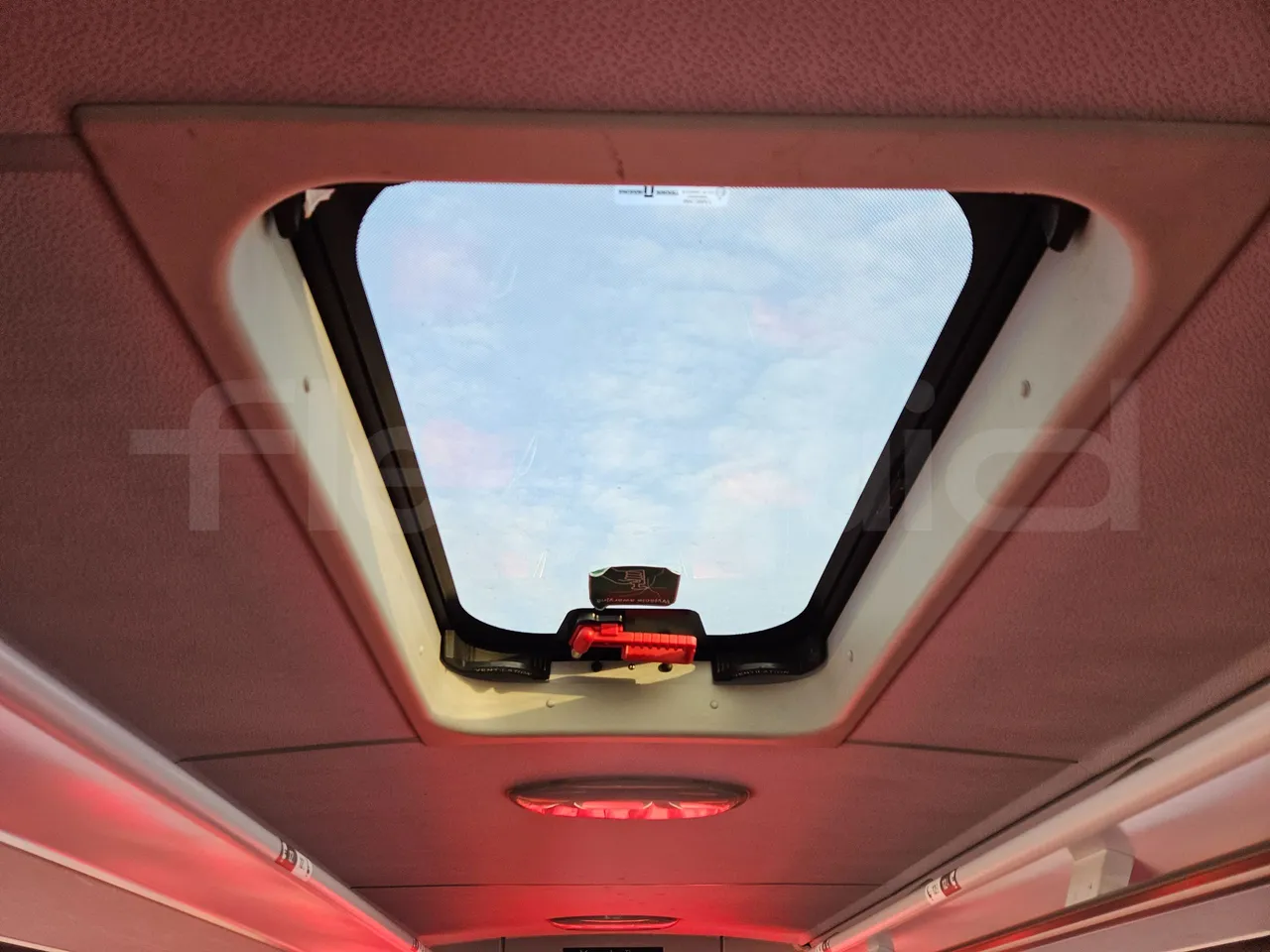 Mercedes-Benz Tourismo RHD-M - EURO 6 - 290kW - 13m - roof hatch 2