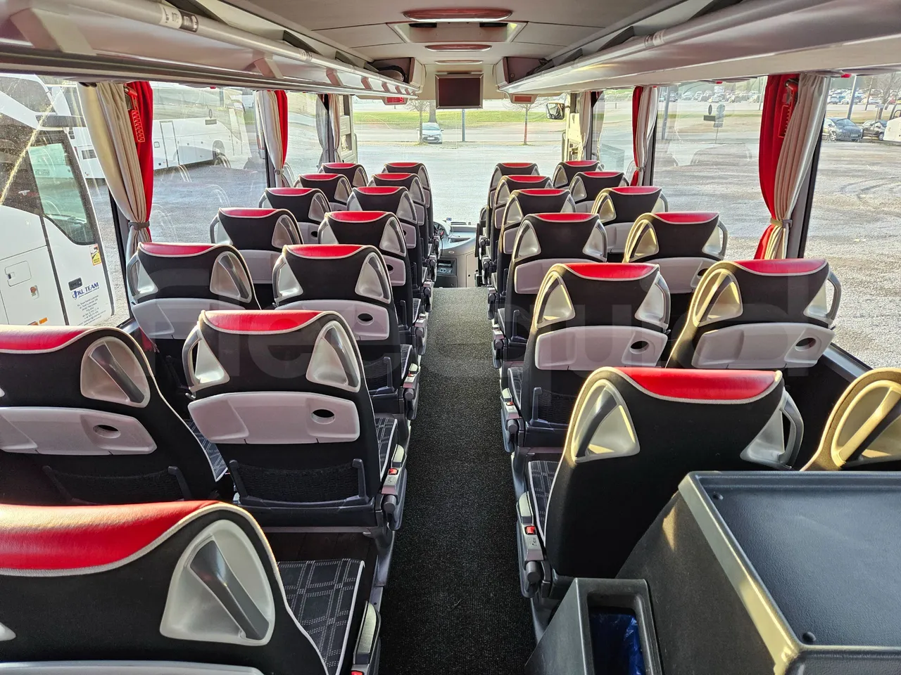 Mercedes-Benz Tourismo RHD-M - EURO 6 - 290kW - 13m - forward view middle aisle