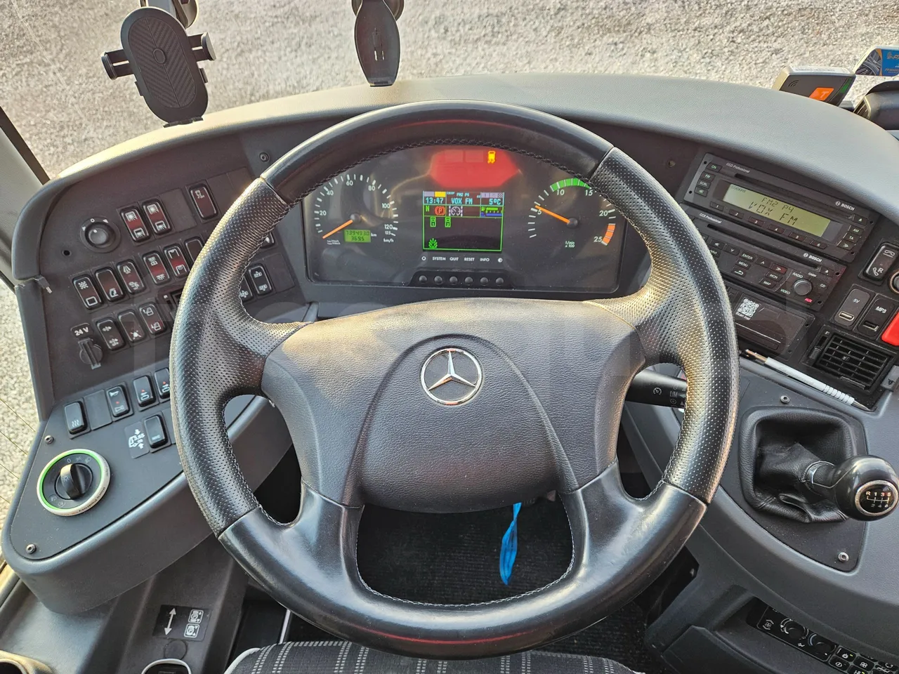 Mercedes-Benz Tourismo RHD-M - EURO 6 - 290kW - 13m - steering wheel photo