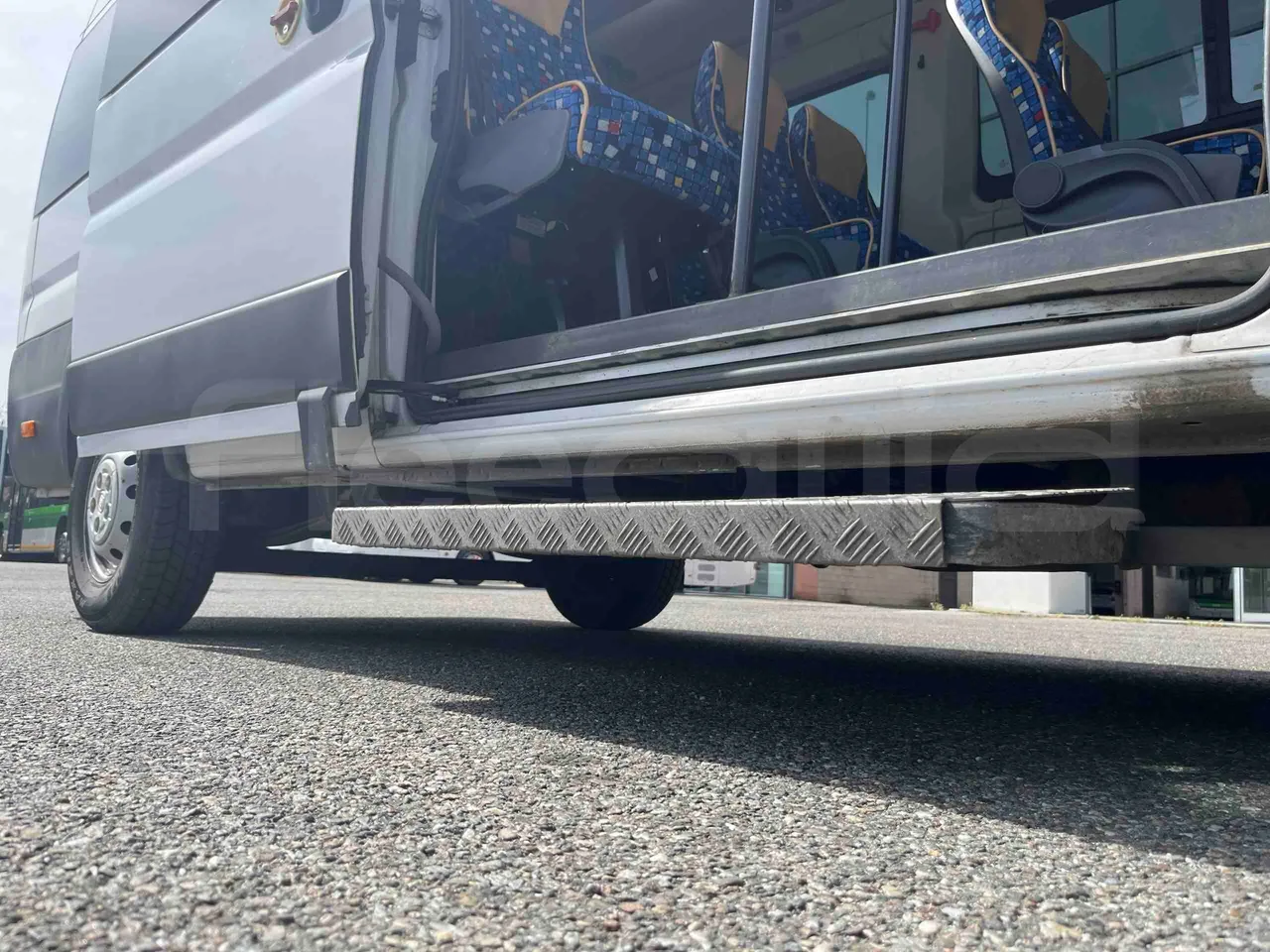 Mussa & Graziano 250MG2 HELMC - EUR6 - 130kW - 6.363m - door mechanism photo