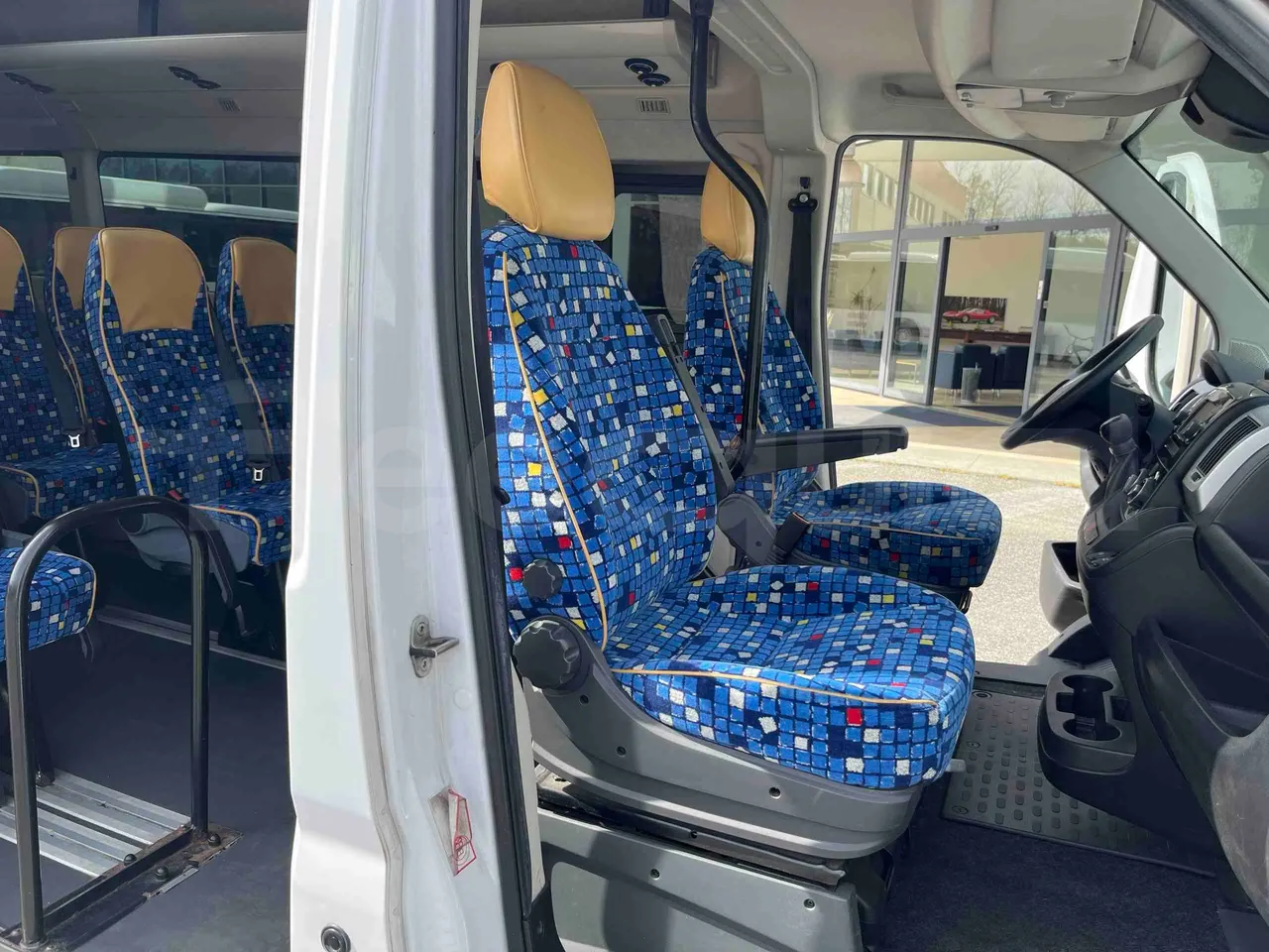 Mussa & Graziano 250MG2 HELMC - EUR6 - 130kW - 6.363m - hostess seat photo