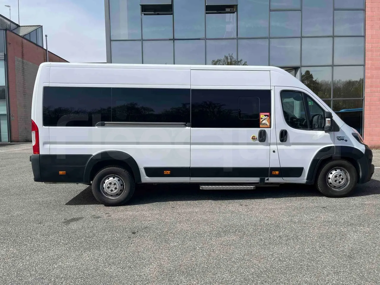 Mussa & Graziano 250MG2 HELMC - EUR6 - 130kW - 6.363m - right side doors closed