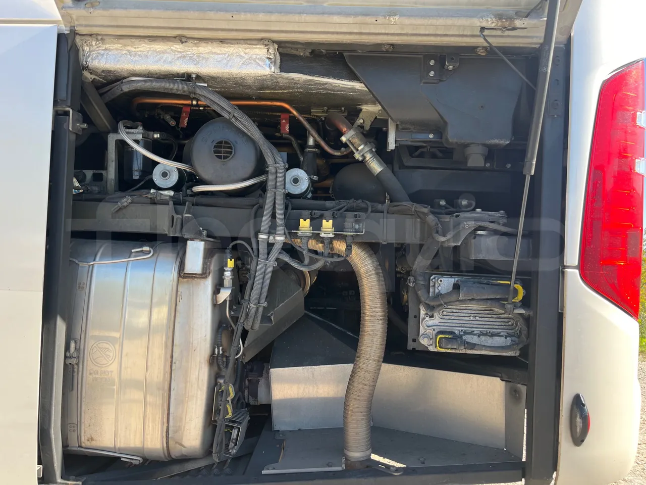 Mercedes-Benz Tourismo E16/2RHD-EUR6 -335kW -13.115m - engine plate photo