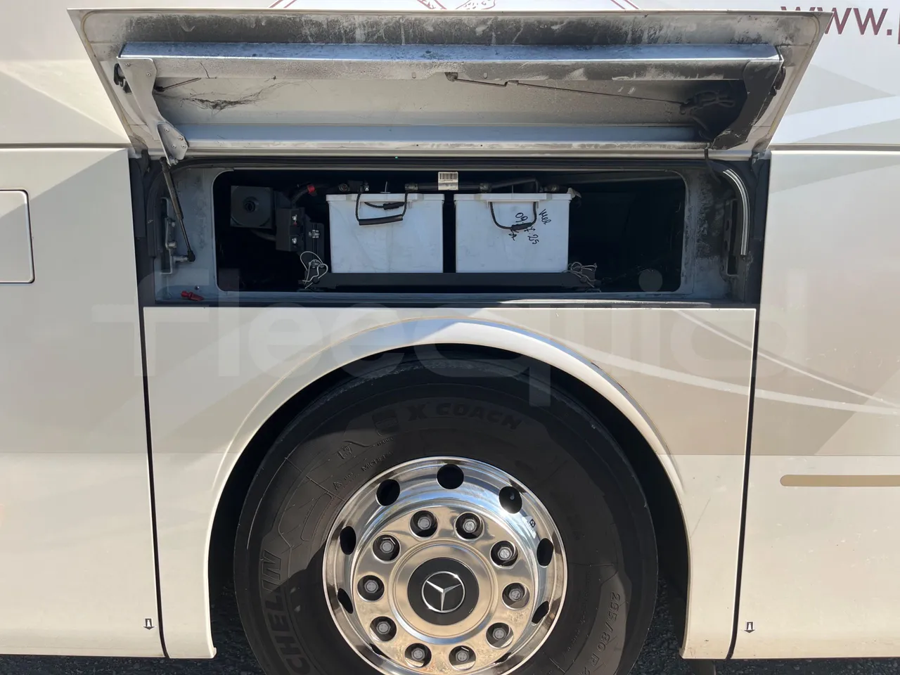 Mercedes-Benz Tourismo E16/2RHD-EUR6 -335kW -13.115m - jack and driver keys