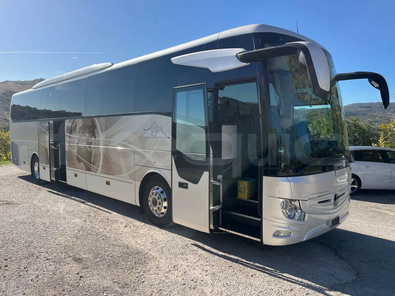 Mercedes-Benz Tourismo E16/2RHD-EUR6 -335kW -13.115m - 3/4 right front doors open