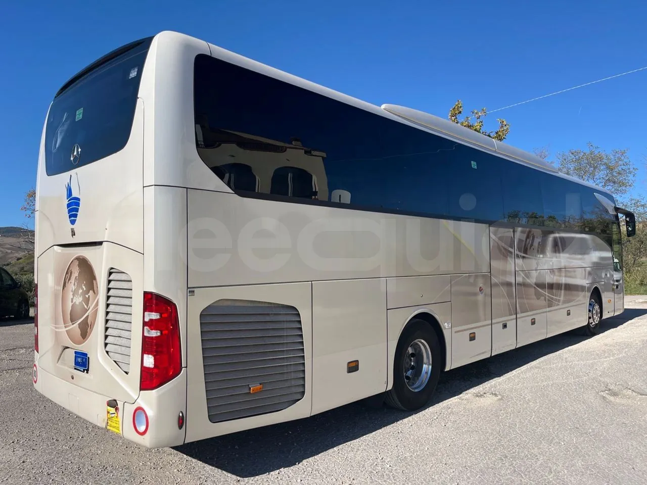 Mercedes-Benz Tourismo E16/2RHD-EUR6 -335kW -13.115m - 3/4 right rear doors closed
