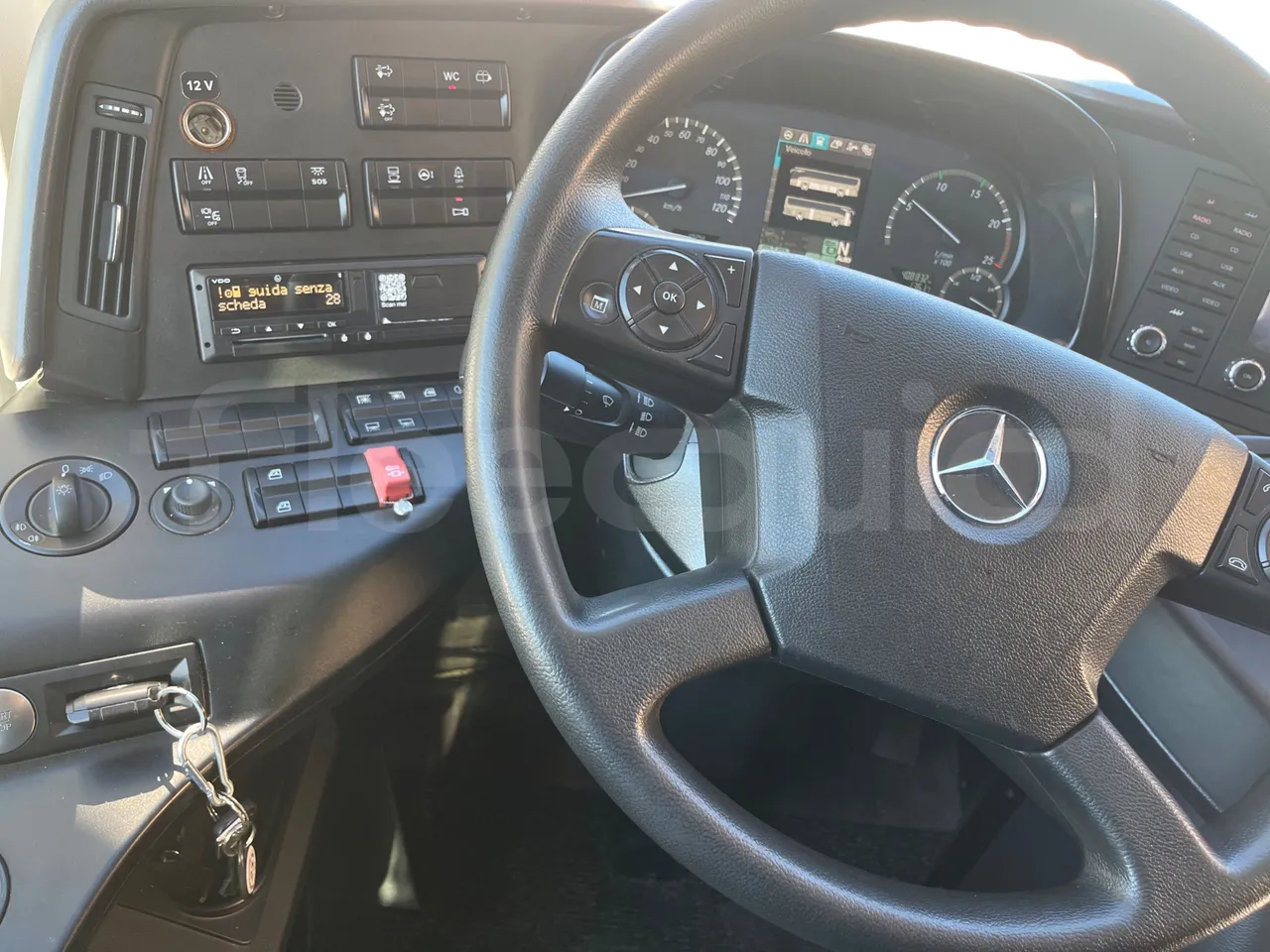 Mercedes-Benz Tourismo E16/2RHD-EUR6 -335kW -13.115m - onboard devices 2