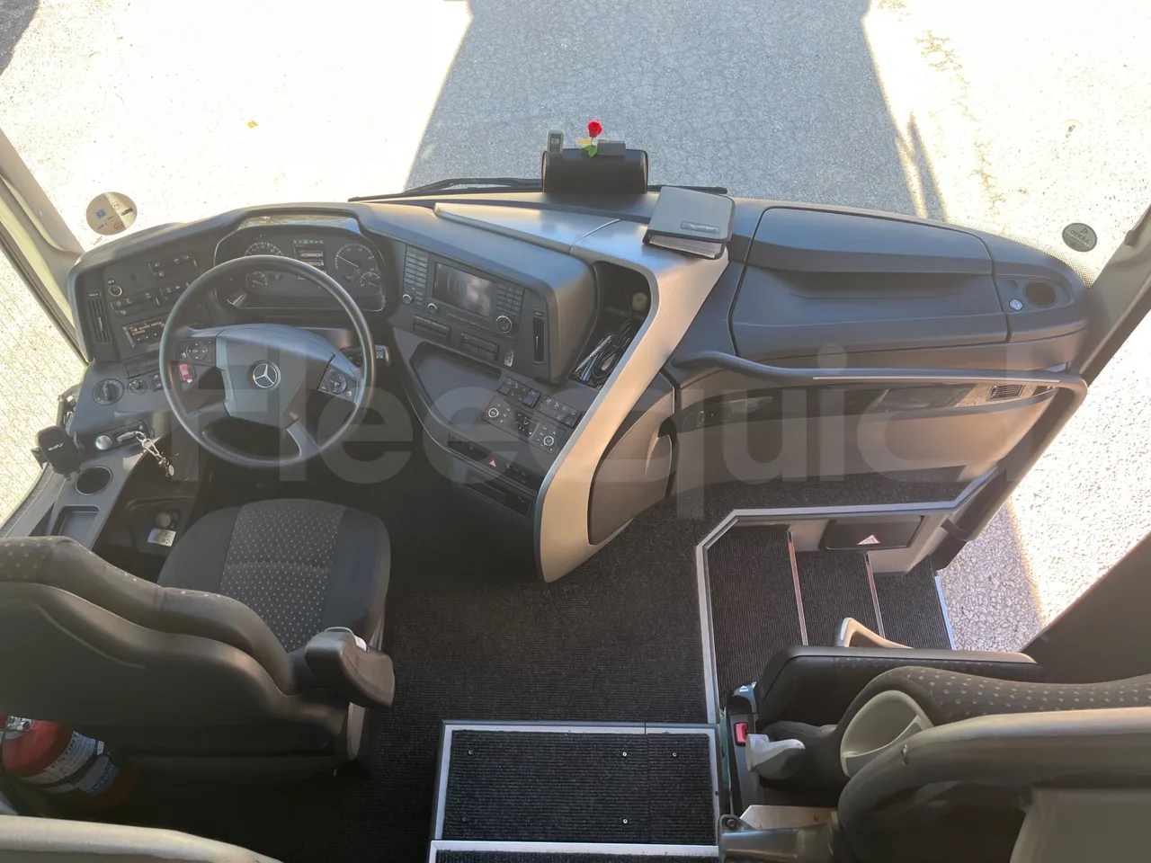 Mercedes-Benz Tourismo E16/2RHD-EUR6 -335kW -13.115m - buttons panels on