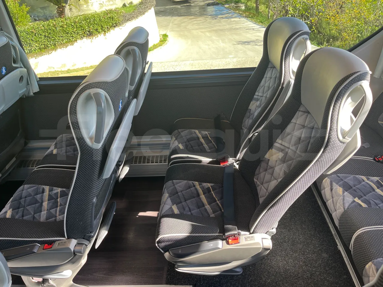 Mercedes-Benz Tourismo E16/2RHD-EUR6 -335kW -13.115m - central seat safety belt