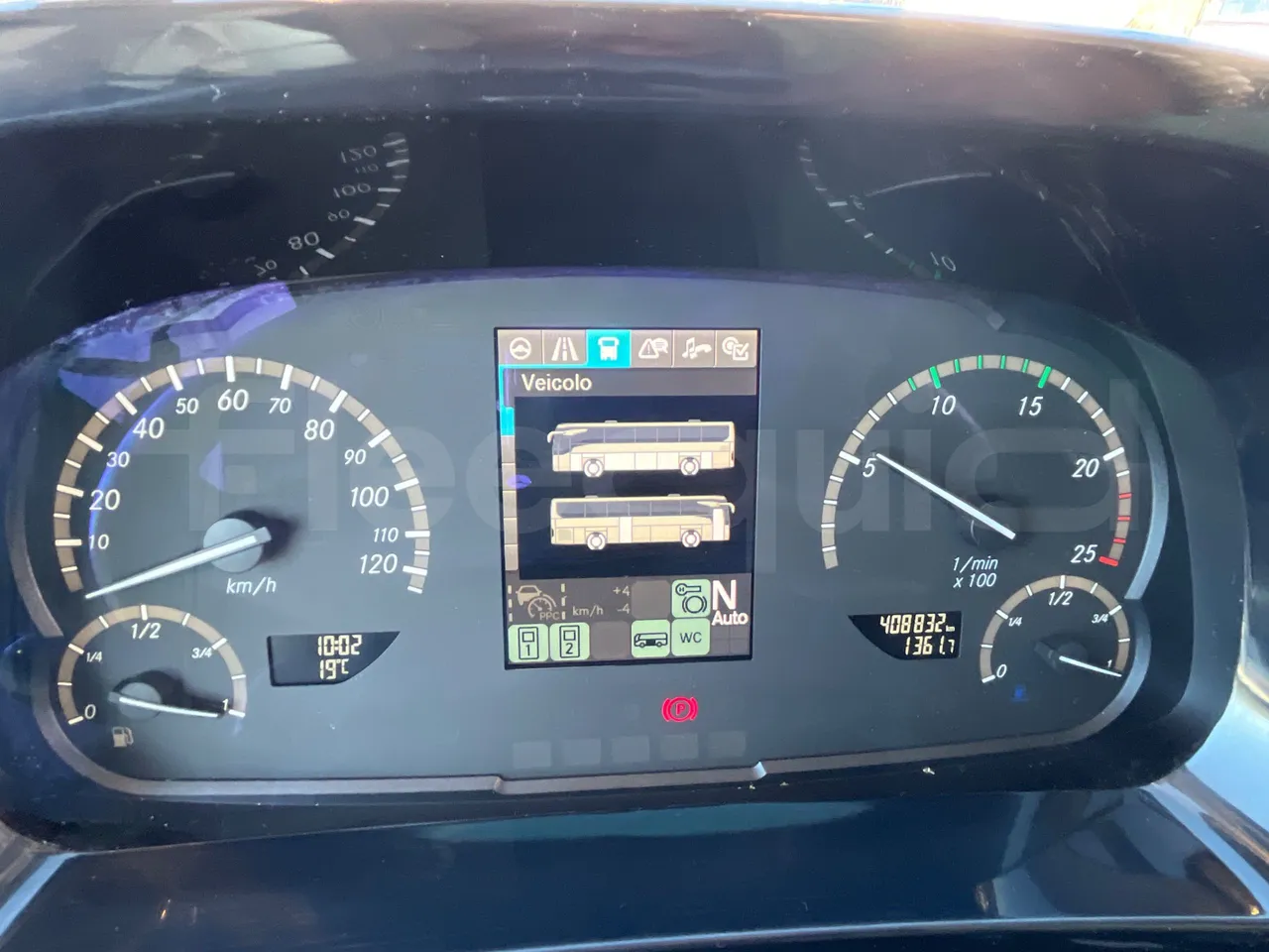 Mercedes-Benz Tourismo E16/2RHD-EUR6 -335kW -13.115m - dashboard lights on