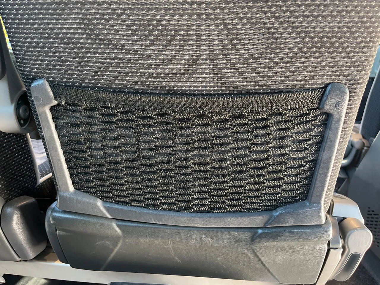 Mercedes-Benz Tourismo E16/2RHD-EUR6 -335kW -13.115m - mesh detail photo