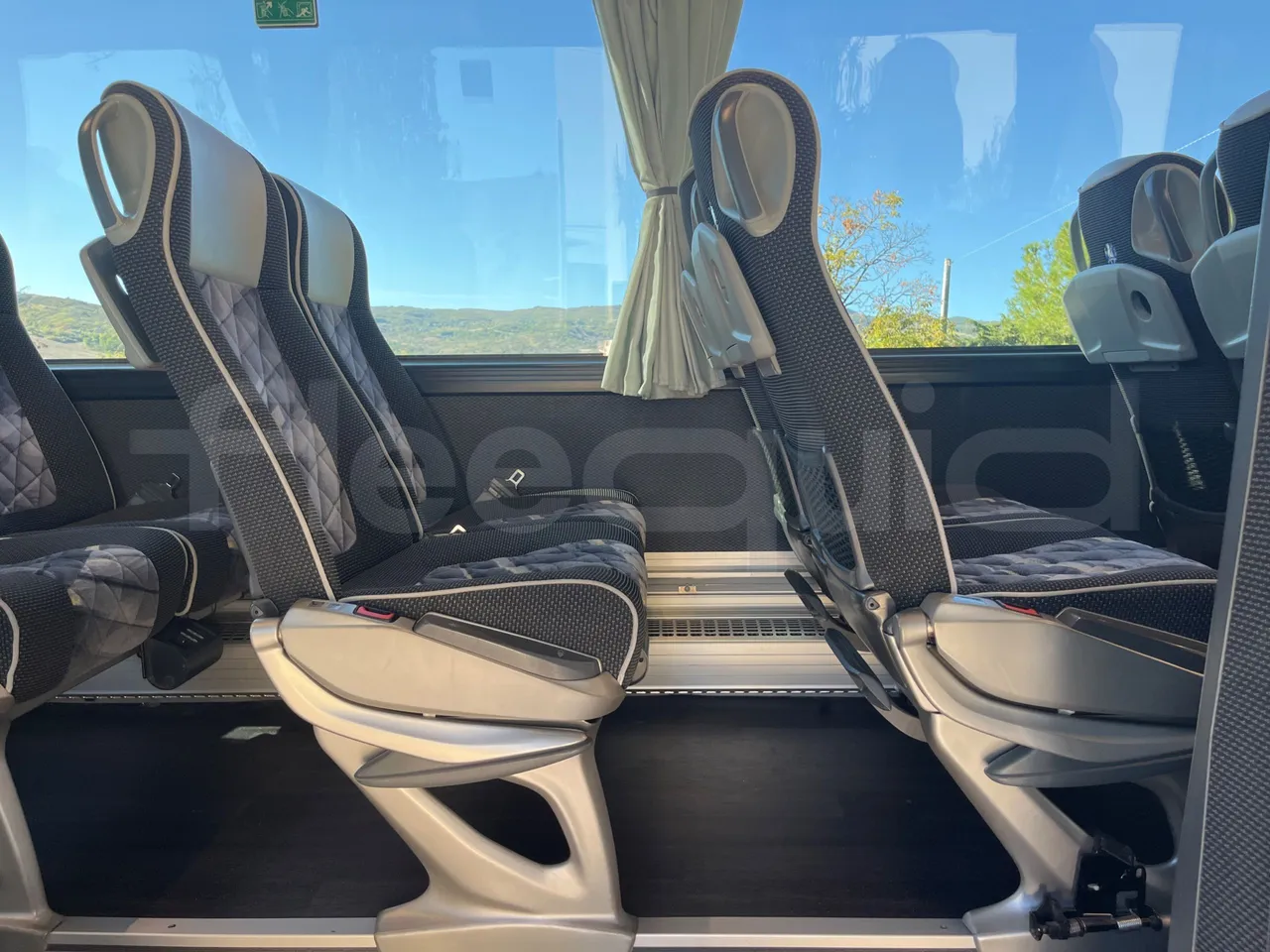 Mercedes-Benz Tourismo E16/2RHD-EUR6 -335kW -13.115m - single seat detail