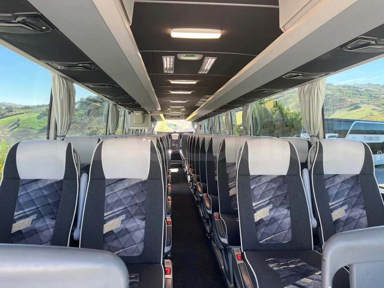 Mercedes-Benz Tourismo E16/2RHD-EUR6 -335kW -13.115m - interior reverse seats driver height