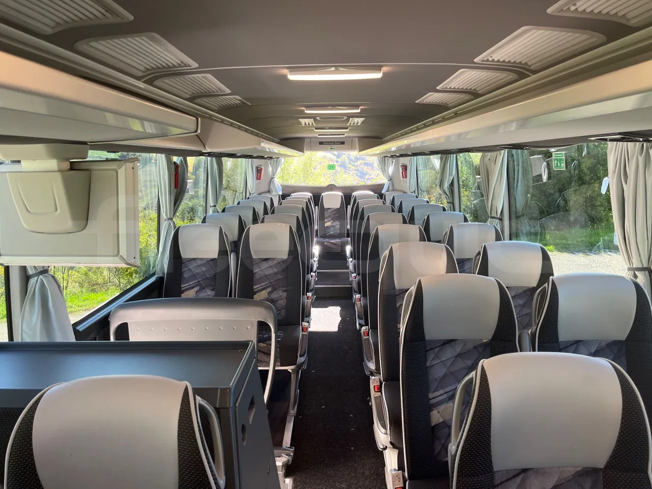 Mercedes-Benz Tourismo E16/2RHD-EUR6 -335kW -13.115m - reverse view middle aisle