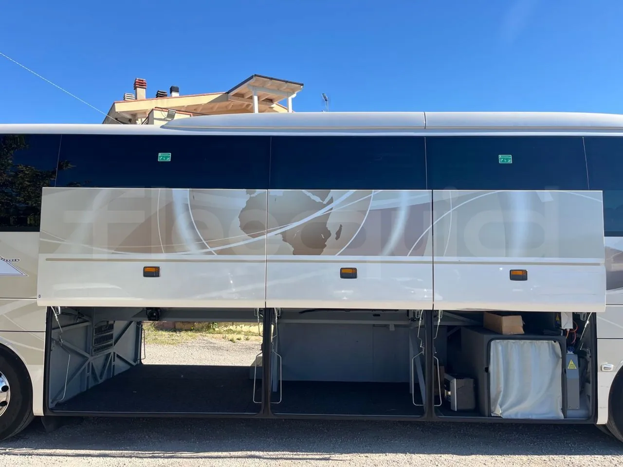 Mercedes-Benz Tourismo E16/2RHD-EUR6 -335kW -13.115m - luggage rack photo