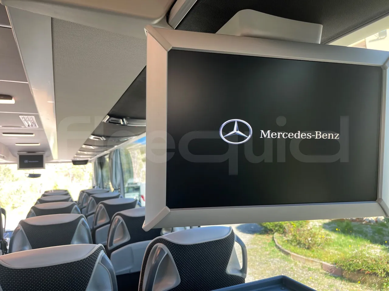 Mercedes-Benz Tourismo E16/2RHD-EUR6 -335kW -13.115m - monitor detail photo