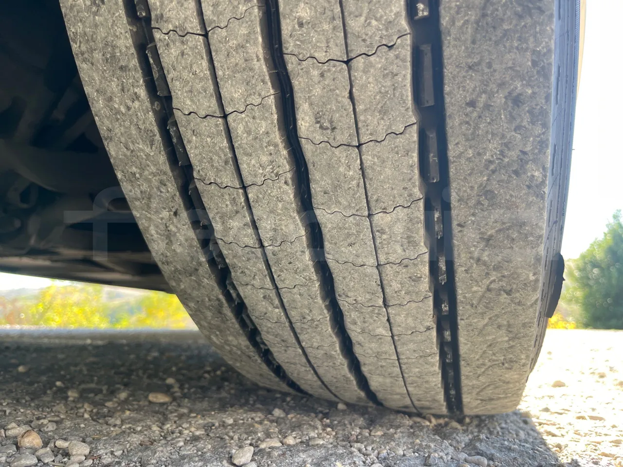 Mercedes-Benz Tourismo E16/2RHD-EUR6 -335kW -13.115m - tread condition front tires right