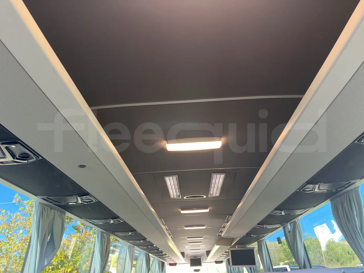 Mercedes-Benz Tourismo E16/2RHD-EUR6 -335kW -13.115m - overhead compartments photo