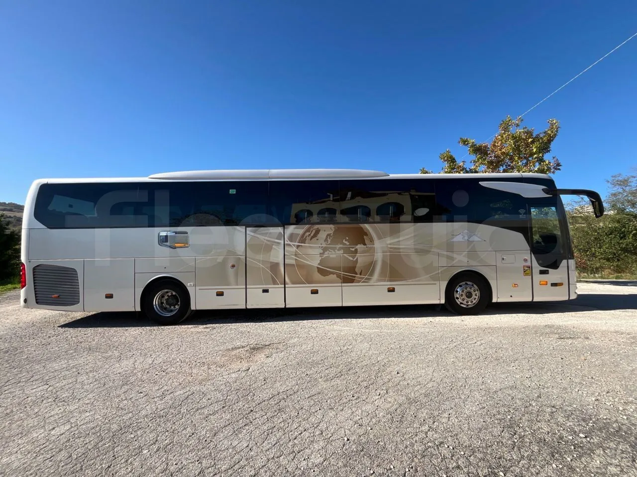 Mercedes-Benz Tourismo E16/2RHD-EUR6 -335kW -13.115m - right side doors closed