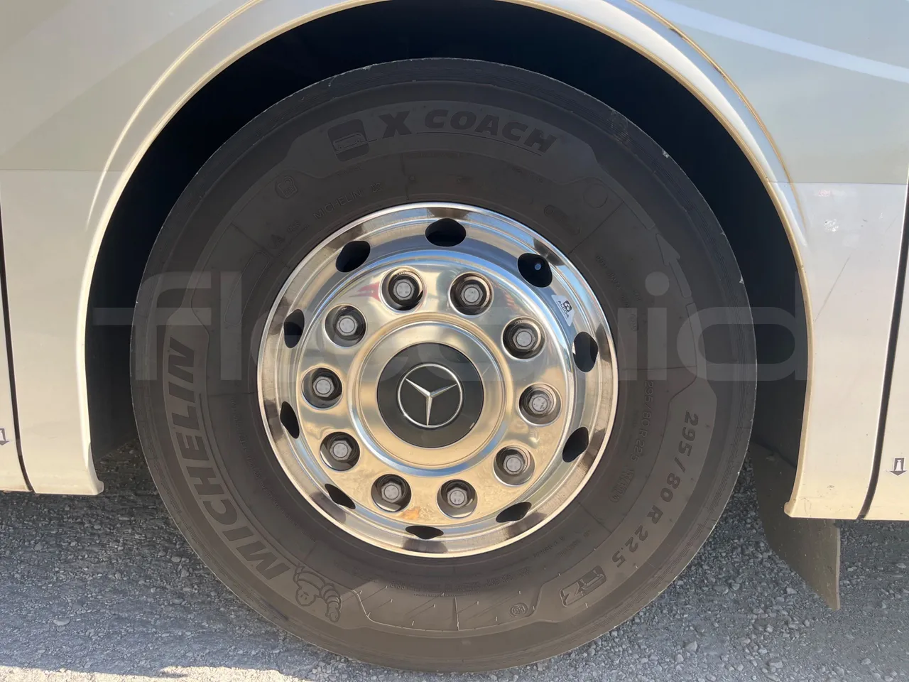 Mercedes-Benz Tourismo E16/2RHD-EUR6 -335kW -13.115m - front left tire measurements