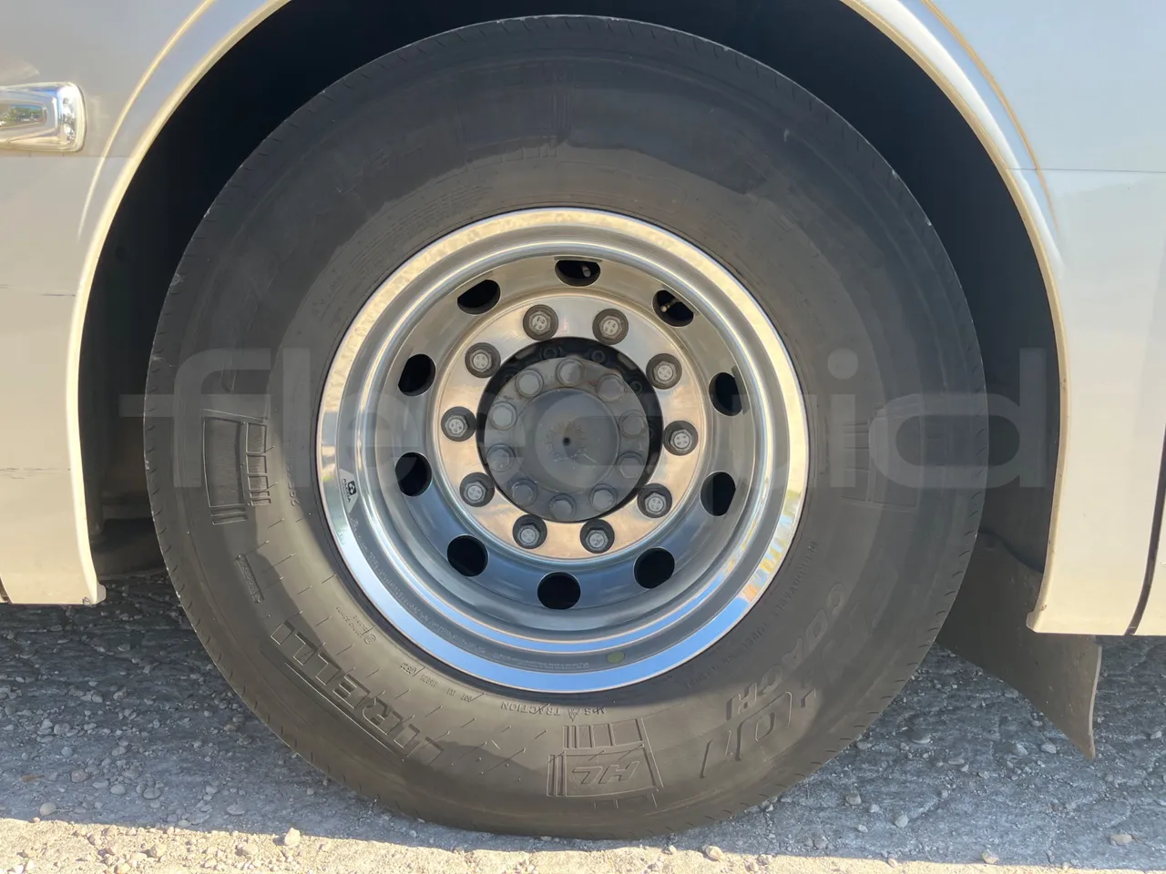 Mercedes-Benz Tourismo E16/2RHD-EUR6 -335kW -13.115m - rear left tire photo