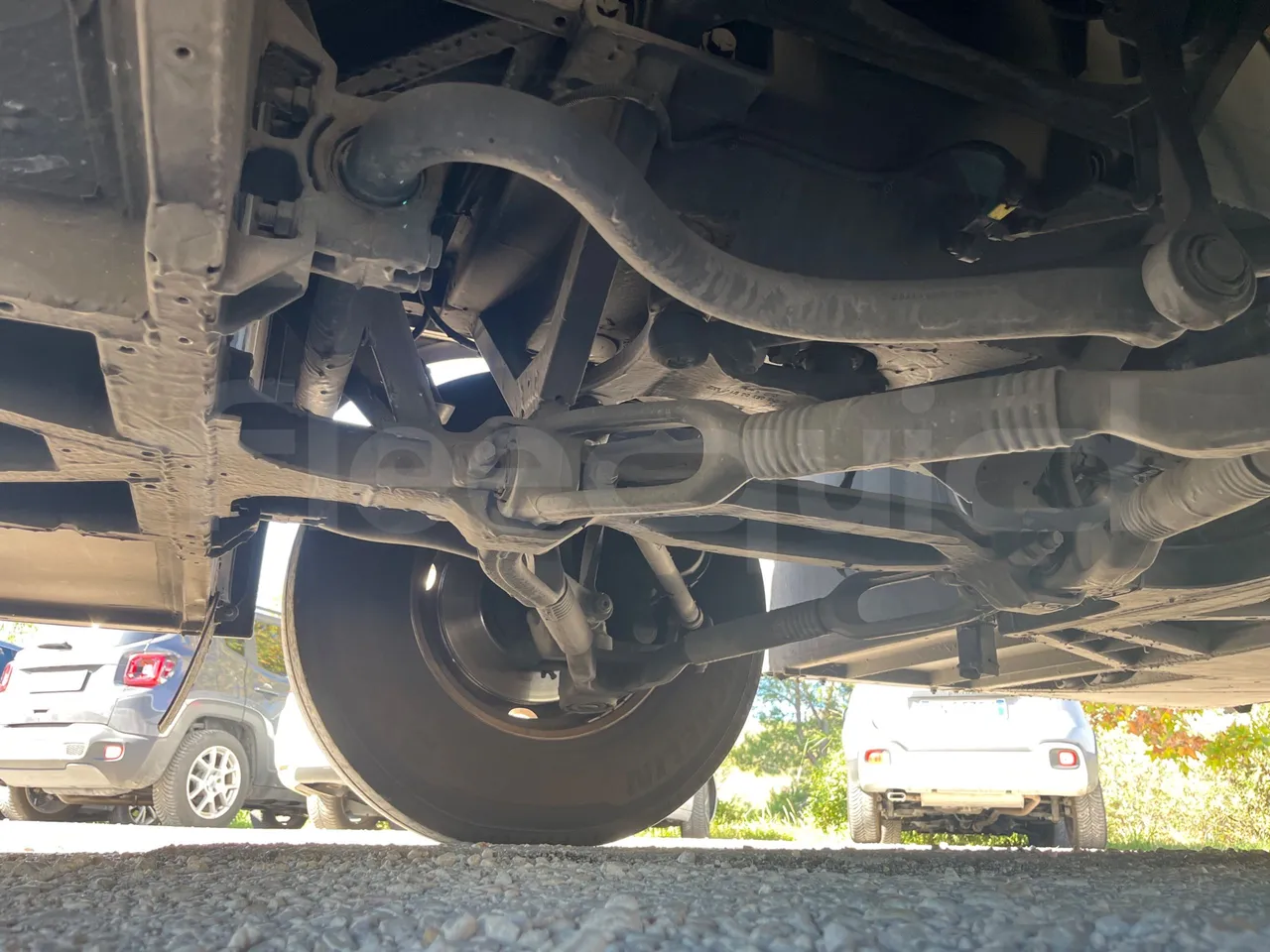 Mercedes-Benz Tourismo E16/2RHD-EUR6 -335kW -13.115m - front axle right side