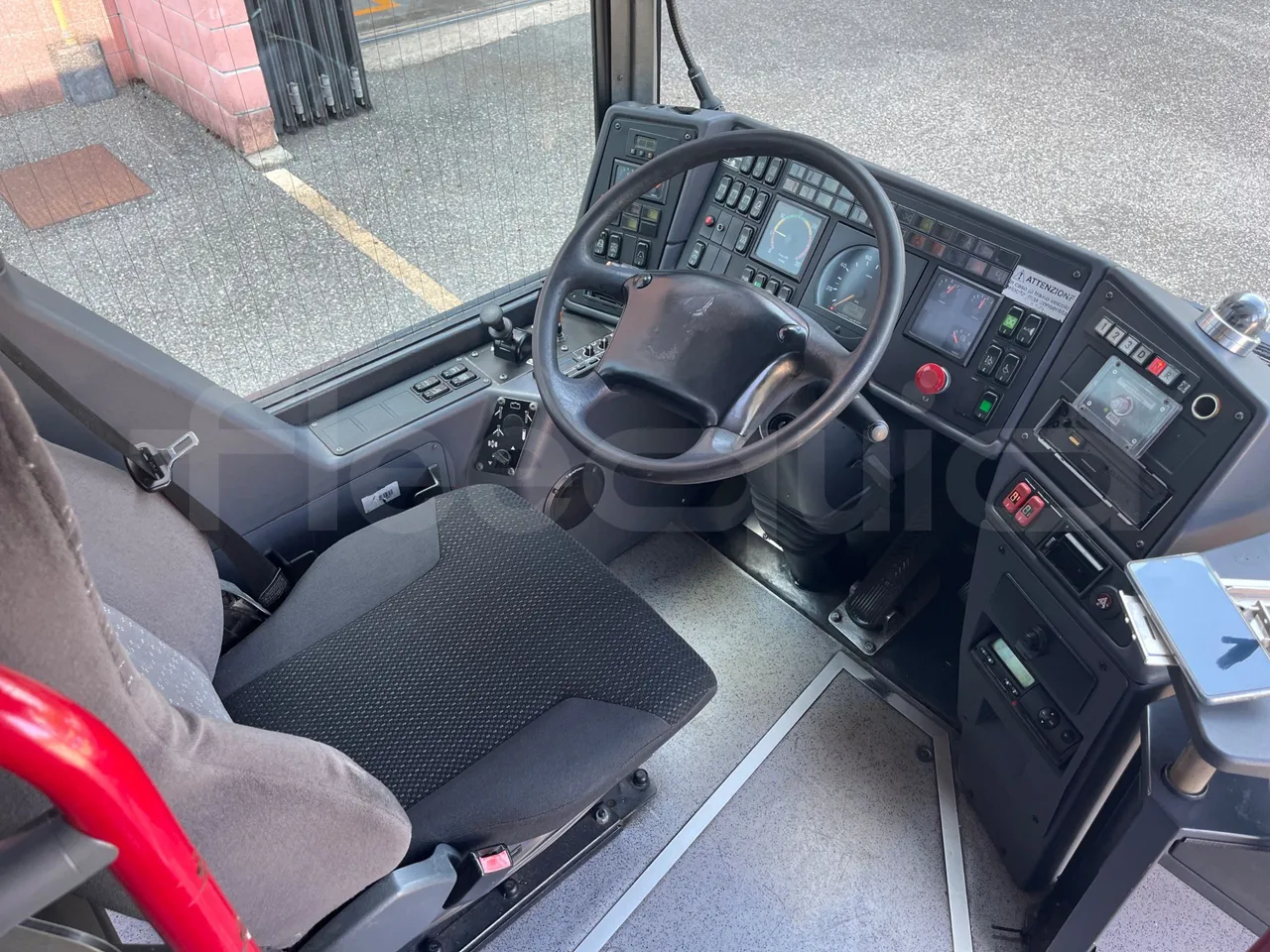Mercedes-Benz Integro 0550-EUR3-220kW-12m - buttons panels on (mandatory for bus to scrap)