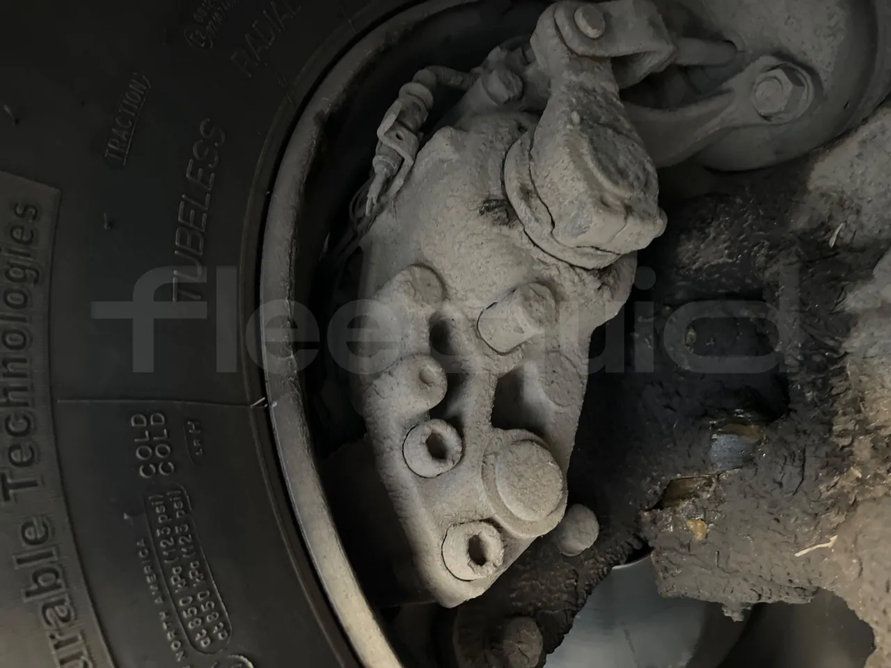 Mercedes-Benz Integro 0550-EUR3-220kW-12m - front brake calipers right