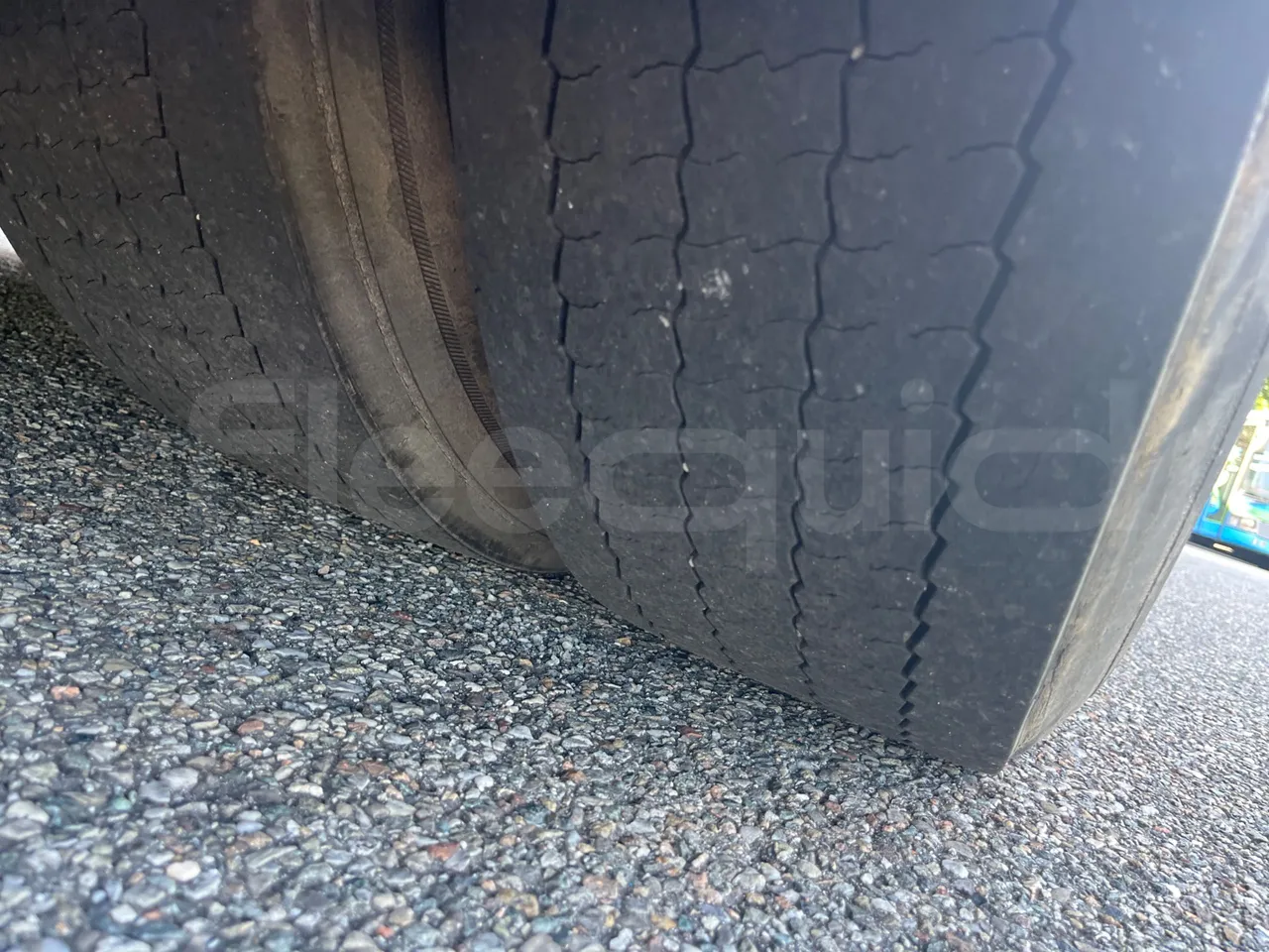 Mercedes-Benz Integro 0550-EUR3-220kW-12m - tread condition front tires left