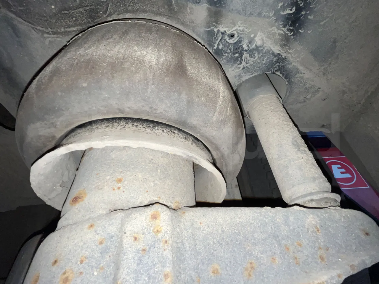 Mercedes-Benz Integro 0550-EUR3-220kW-12m - axle 2 shock absorbers 1 left
