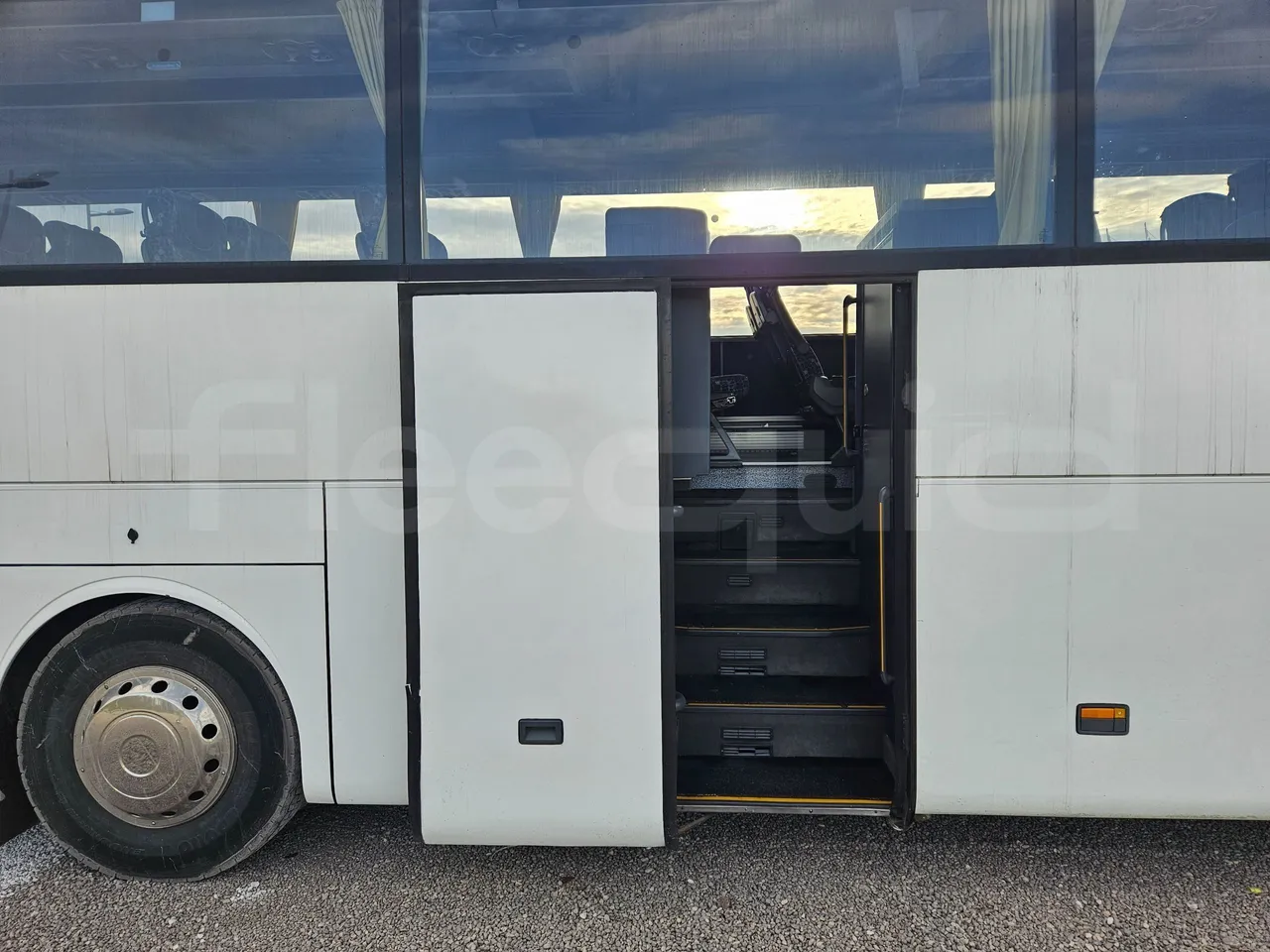 Mercedes-Benz Tourismo 15 RDH - EURO 4 - 300 kW - 12m -3,65 hight - front door 2 open