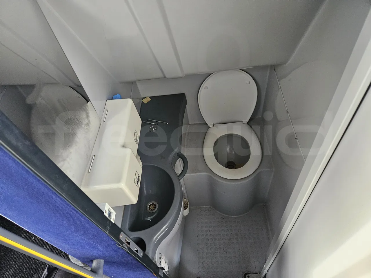 Mercedes-Benz Tourismo 15 RDH - EURO 4 - 300 kW - 12m -3,65 hight - toilette accessories photo
