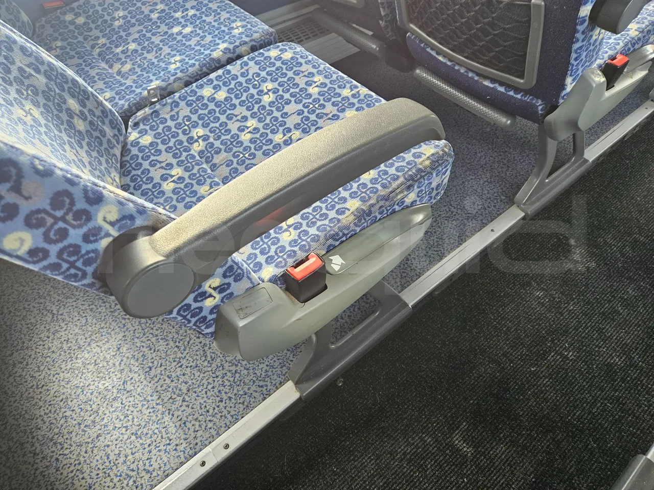 Mercedes-Benz Tourismo 15 RDH - EURO 4 - 300 kW - 12m -3,65 hight - armrest detail photo