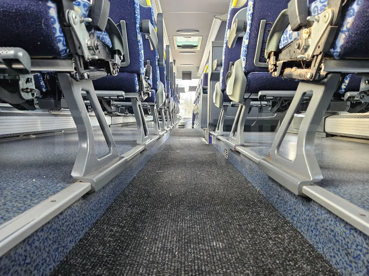 Mercedes-Benz Tourismo 15 RDH - EURO 4 - 300 kW - 12m -3,65 hight - seat brackets photo