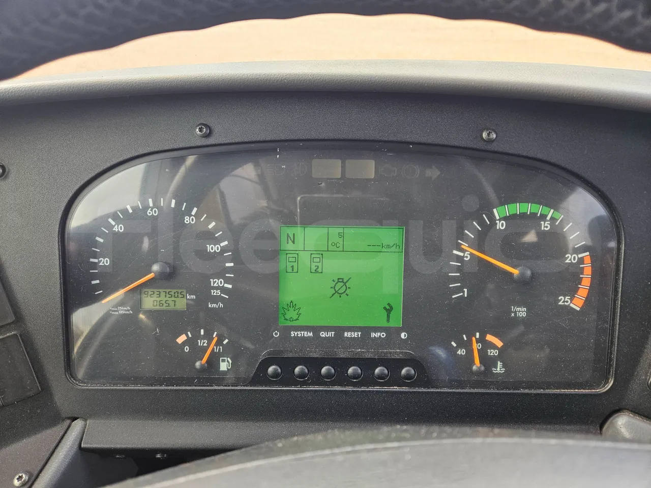 Mercedes-Benz Tourismo 15 RDH - EURO 4 - 300 kW - 12m -3,65 hight - dashboard lights on