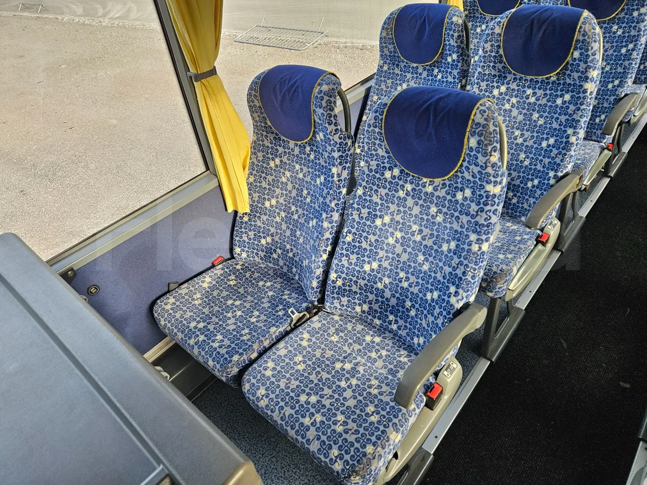 Mercedes-Benz Tourismo 15 RDH - EURO 4 - 300 kW - 12m -3,65 hight - single seat detail