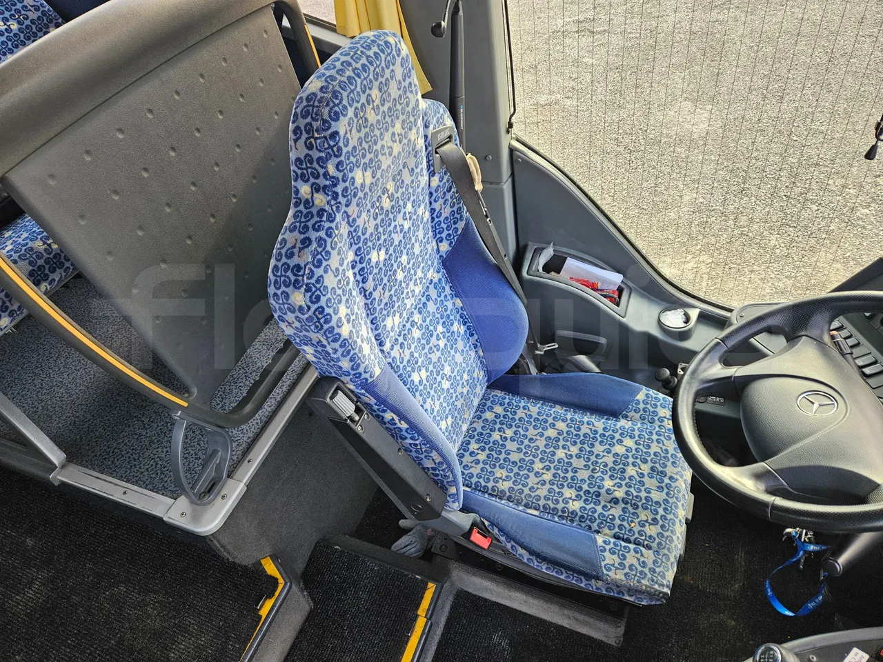 Mercedes-Benz Tourismo 15 RDH - EURO 4 - 300 kW - 12m -3,65 hight - driver's seat photo