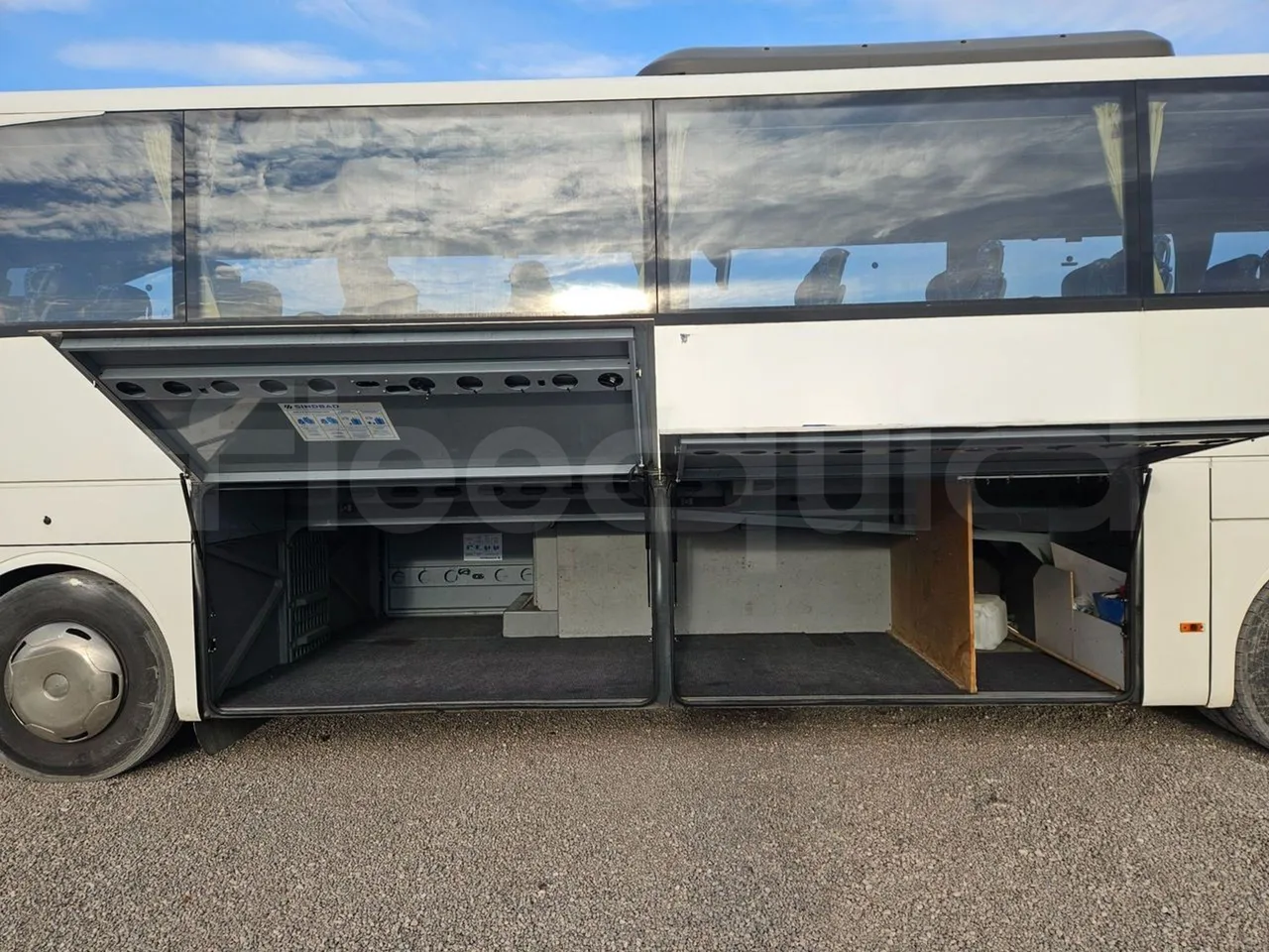 Mercedes-Benz Tourismo 15 RDH - EURO 4 - 300 kW - 12m -3,65 hight - luggage rack photo