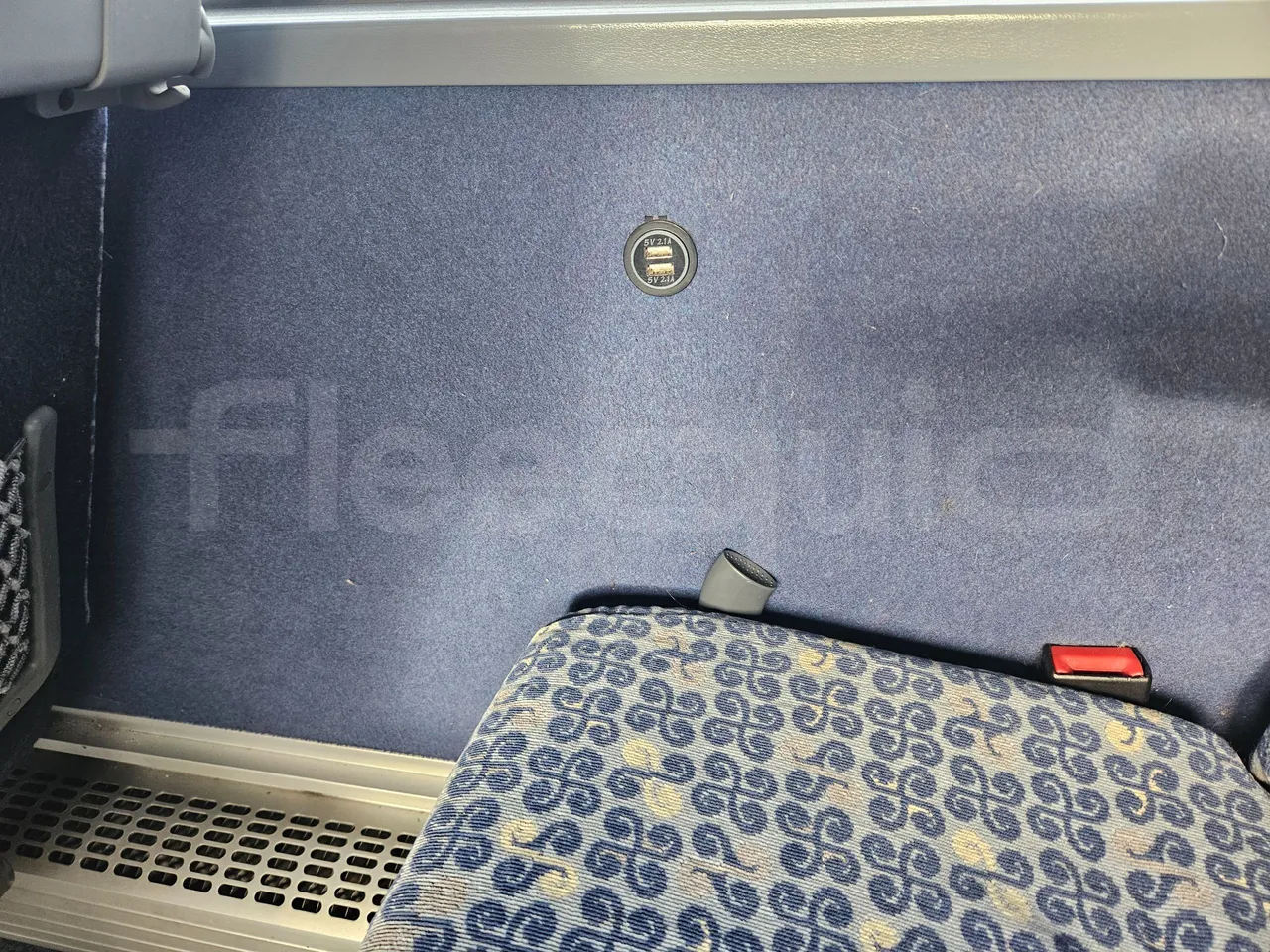 Mercedes-Benz Tourismo 15 RDH - EURO 4 - 300 kW - 12m -3,65 hight - power outlets detail