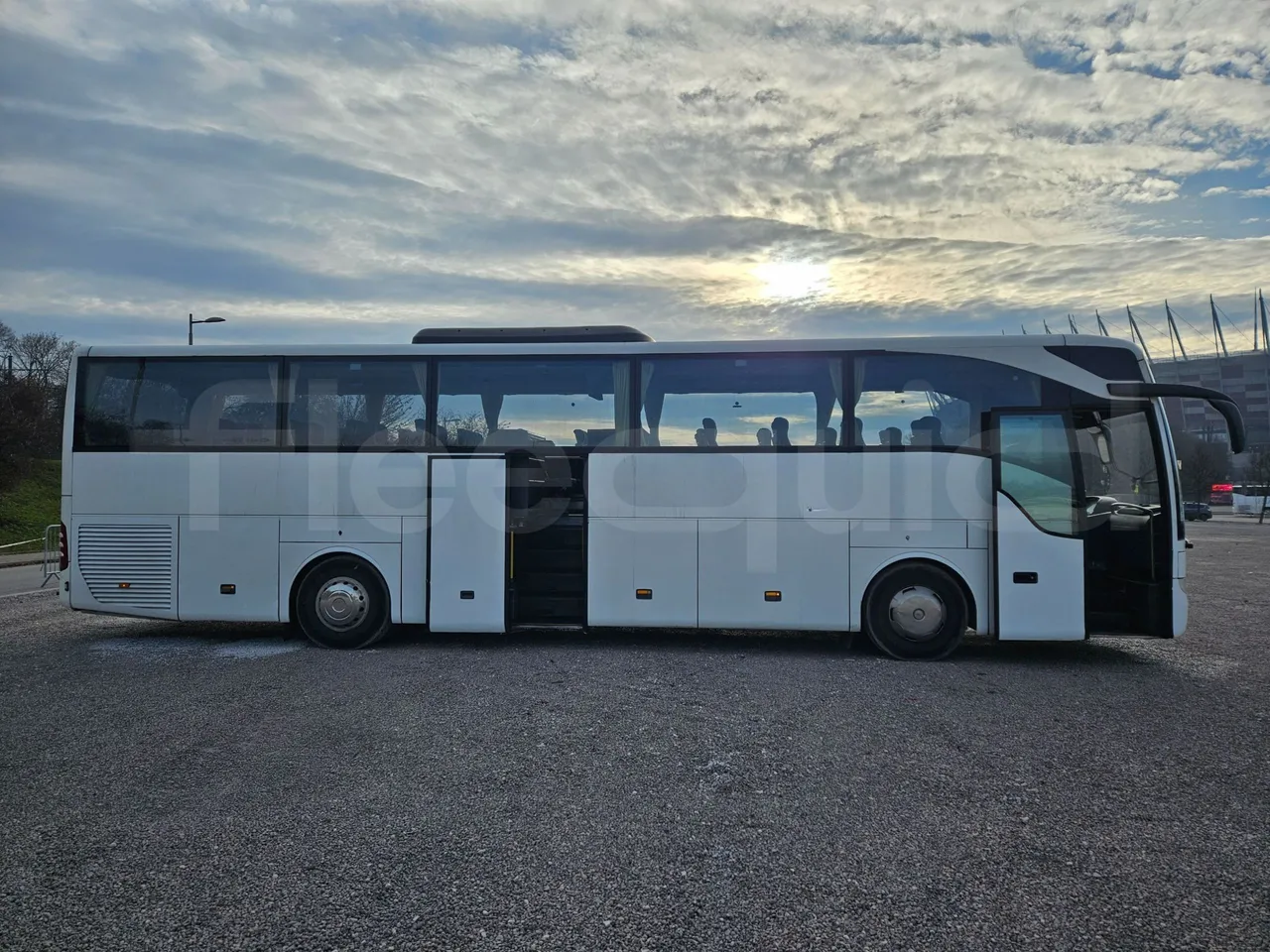 Mercedes-Benz Tourismo 15 RDH - EURO 4 - 300 kW - 12m -3,65 hight - right side doors open