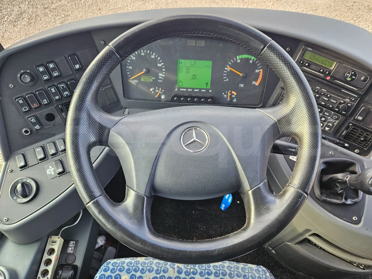 Mercedes-Benz Tourismo 15 RDH - EURO 4 - 300 kW - 12m -3,65 hight - steering wheel photo