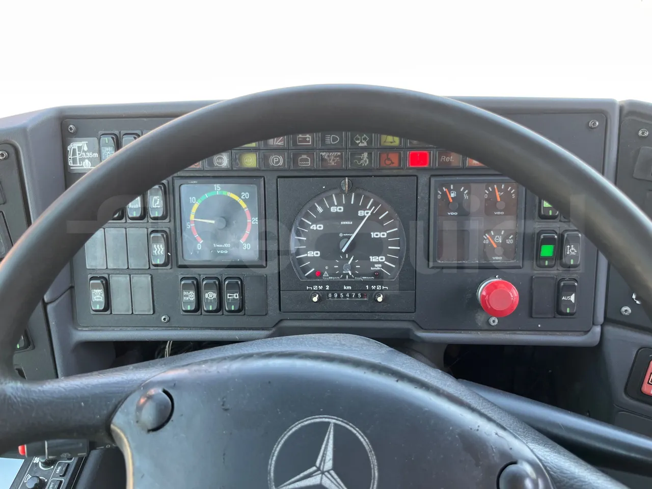 Mercedes-Benz Integro 0550-EUR3-220kW-12m - dashboard lights on