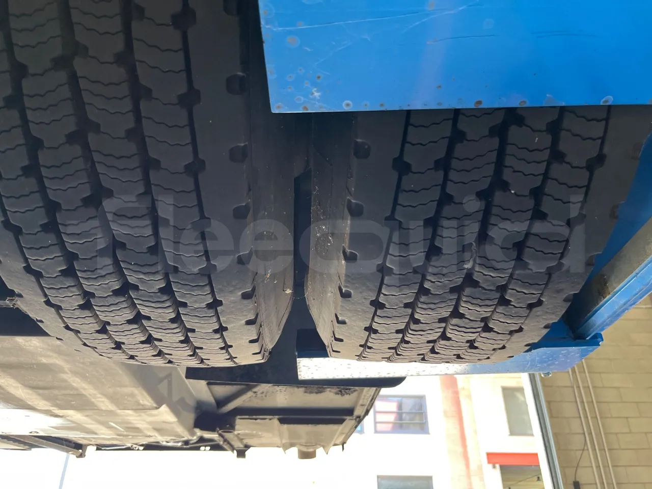 Mercedes-Benz Integro 0550-EUR3-220kW-12m - tread condition second axle tires left