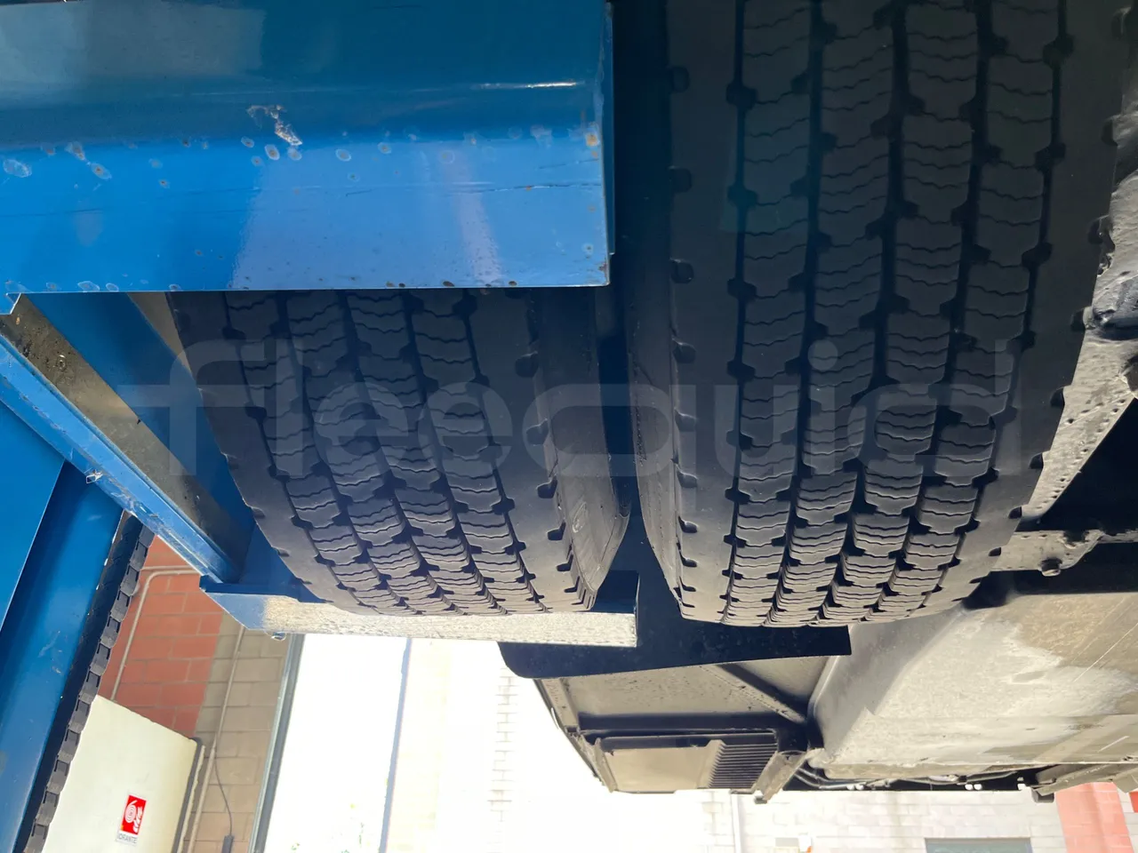 Mercedes-Benz Integro 0550-EUR3-220kW-12m - tread condition second axle tires right