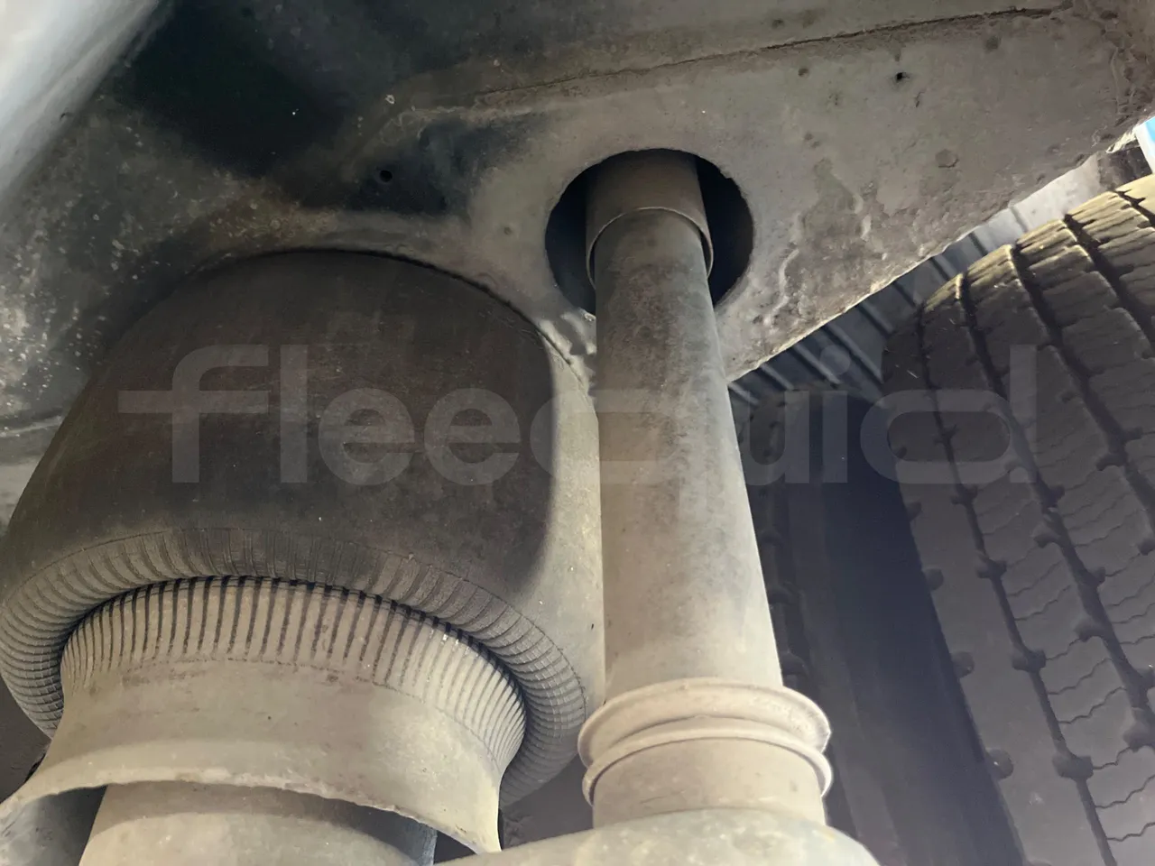 Mercedes-Benz Integro 0550-EUR3-220kW-12m - axle 2 shock absorbers 1 left