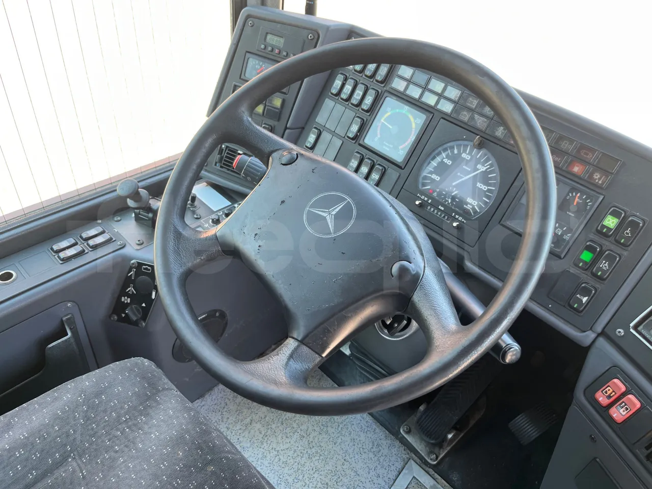 Mercedes-Benz Integro 0550-EUR3-220kW-12m - steering wheel photo