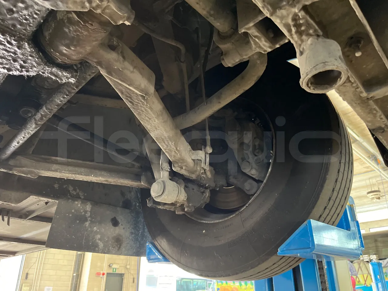 Mercedes-Benz Integro 0550-EUR3-220kW-12m - front axle left side