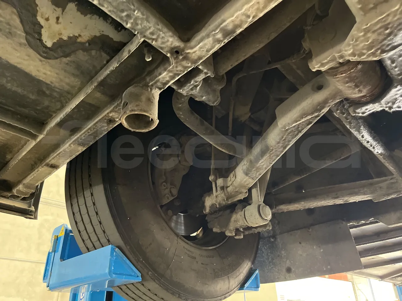 Mercedes-Benz Integro 0550-EUR3-220kW-12m - front axle right side