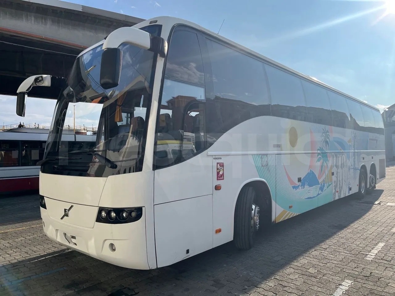 Volvo 9700 B12B  - Euro3 - 309kW - 13.680mt - 3/4 front left