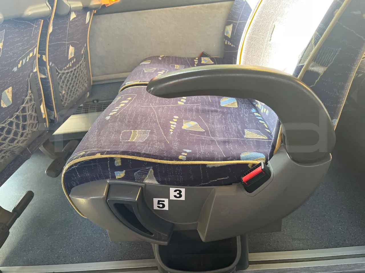 Volvo 9700 B12B  - Euro3 - 309kW - 13.680mt - armrest detail photo